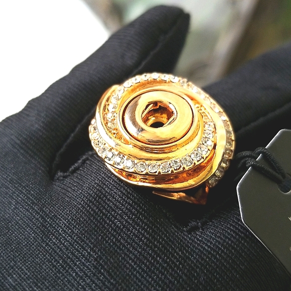 Magnolia and Vine Rose Gold-tone Stretch Ring With Brilliant Cut Stones - Size L - Picture 1 of 5